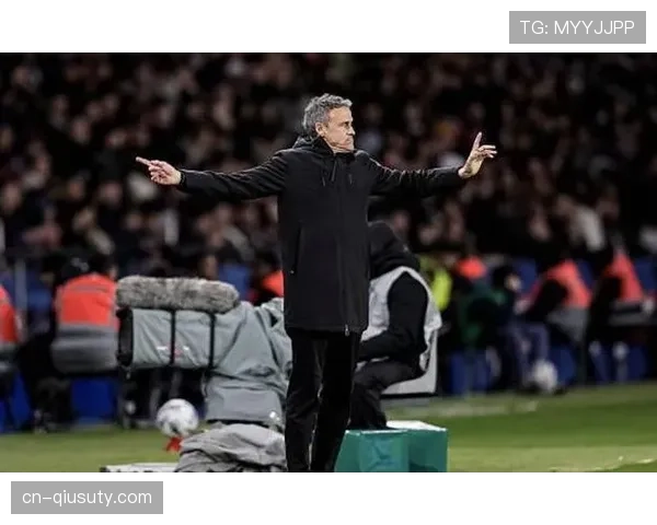 巴黎门卫战术体系：萨夫诺夫后场出球支撑恩里克高位控球主导策略